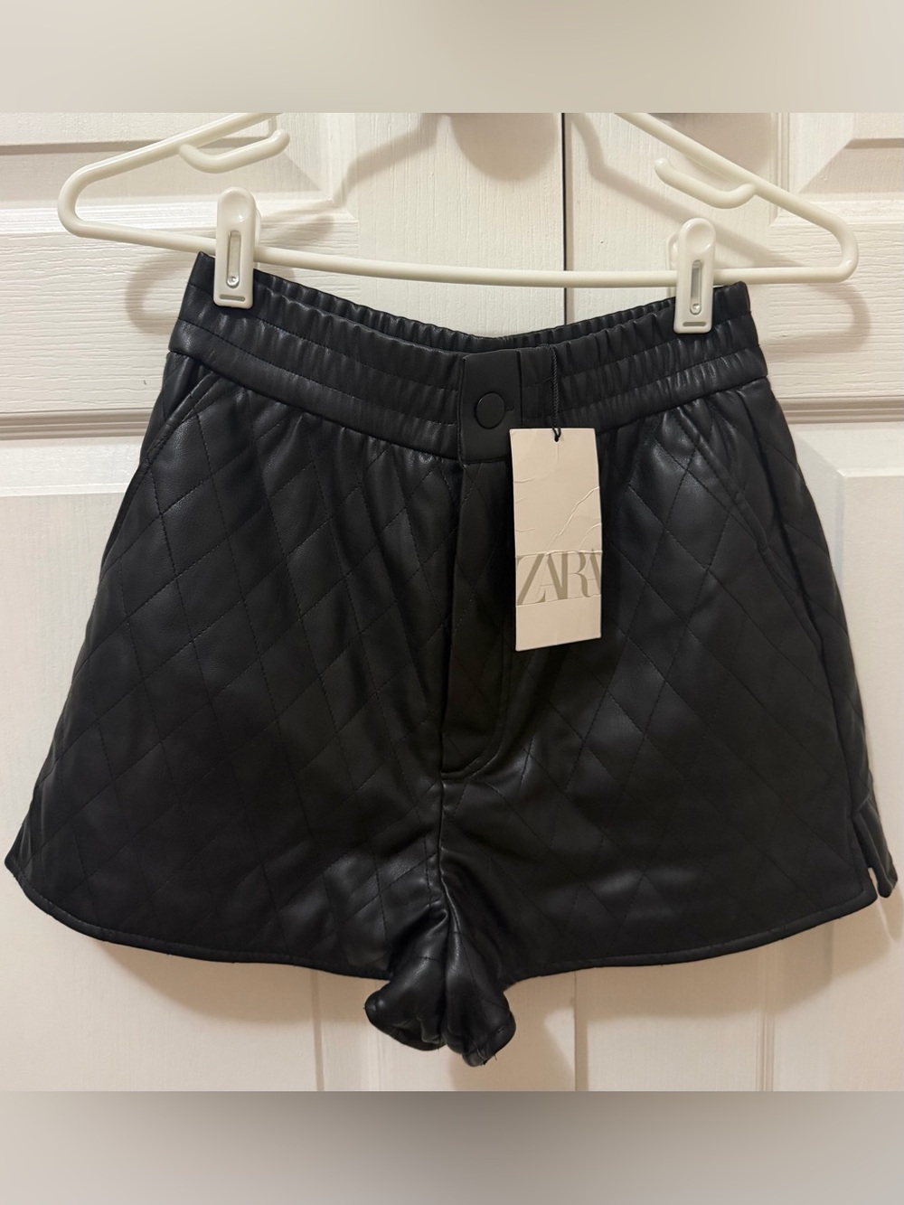 ✨ NWT Zara Quilted Faux Leather Shorts XS ✨